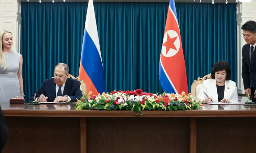 Russian Foreign Minister Sergei Lavrov and North Korean Foreign Minister Choe Son Hui attend a signing ceremony in Wonsan, North Korea July 12, 2025. Photo: Reuters