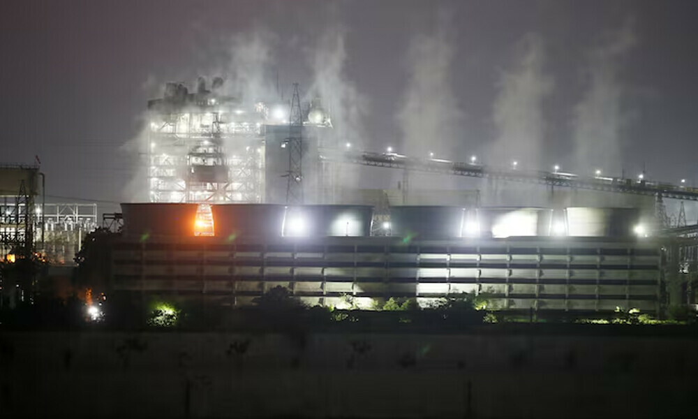 Smoke billows from the cooling towers of a coal-fired power plant in Ahmedabad, India, October 13, 2021. REUTERS/Amit Dave/File Photo Purchase Licensing Rights