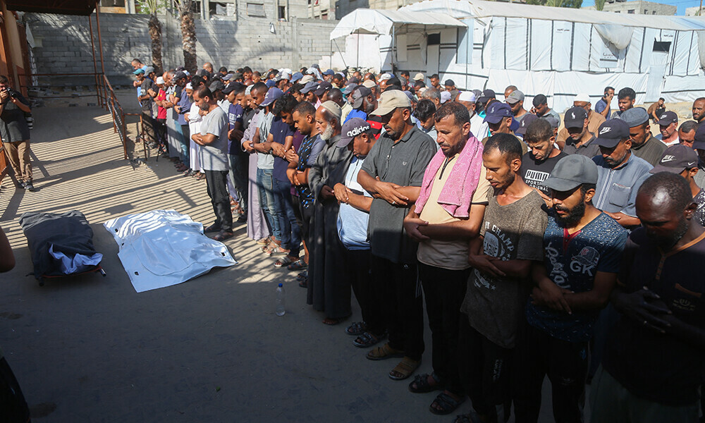 Palestinians pray by the bodies of relatives killed in Israeli strikes, at Nasser hospital in Khan Yunis in the southern Gaza Strip on July 22, 2025. Photo: AFP