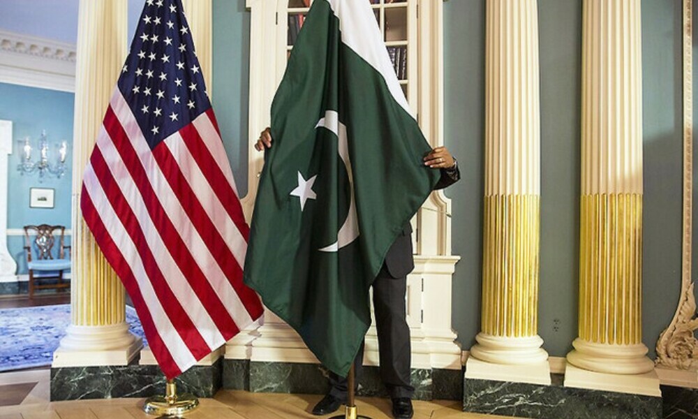 A State Department contractor adjusts Pakistan&rsquo;s national flag before a meeting at the State Department in Washington on February 19, 2015. Photo: Reuters