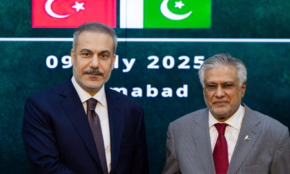 Foreign Minister Ishaq Dar (right) with his Turkish counterpart Hakan Fidan. Photo: Facebook/@MFATurkiye/File