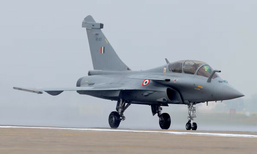 Rafale fighter jet taxis on the tarmac during its induction ceremony at an air force station in Ambala, India, September 10, 2020. File Photo: Reuters