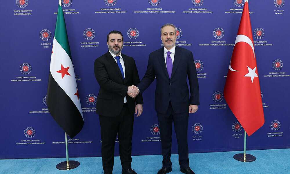 This handout photograph taken and released by the Turkish Foreign Ministry press service shows Turkish Foreign Minister Hakan Fidan (R) meeting with Syrian Foreign Minister Asaad al-Shaibani in Ankara on August 13, 2025. Photo: AFP