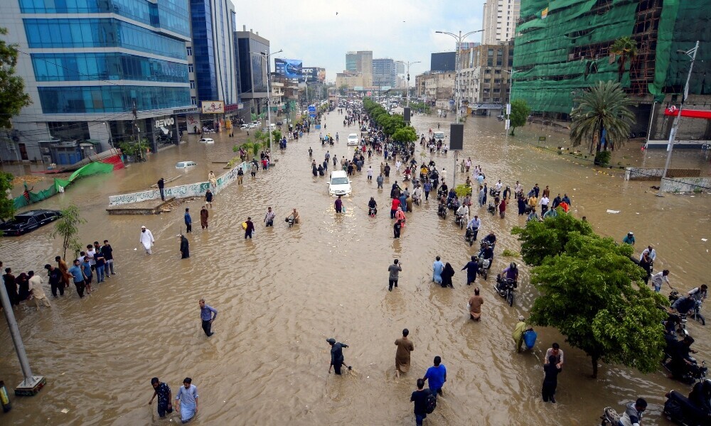 People wade through a flooded road after the monsoon rain in Karachi on August 19, 2025. Photo: Reuters