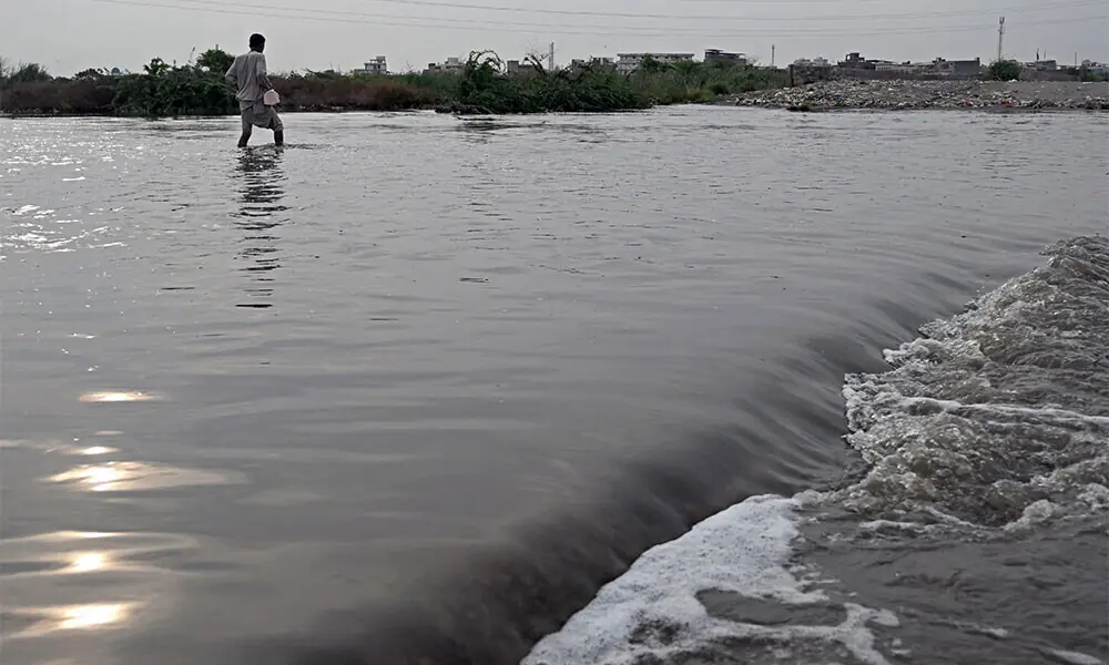 Heavy rain likely to create urban flooding in Karachi: Met Office ...