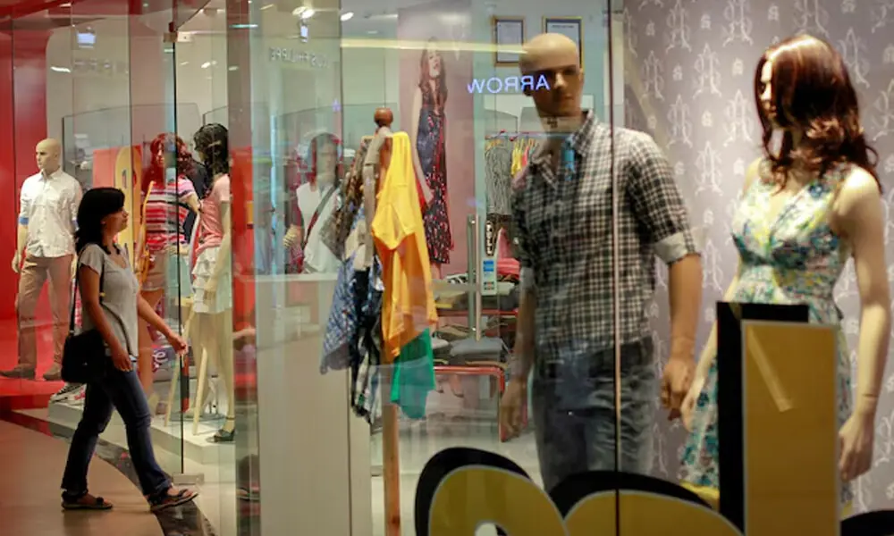 A woman enters a retail store inside a shopping mall in Mumbai July 14, 2012. File Photo: Reuters