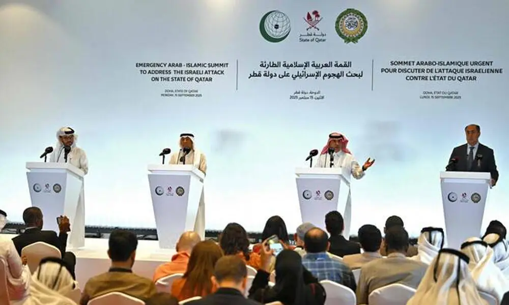 Qatar&rsquo;s Foreign Ministry spokesperson Majed Al-Ansari, GCC Secretary-General Jassim Al-Budaiwi, OIC Assistant Secretary-General Ambassador Youssef Al-Dobeay, and Arab League Deputy Secretary-General Hossam Zaki address the press, Doha, Sept. 15, 2025. (AFP)