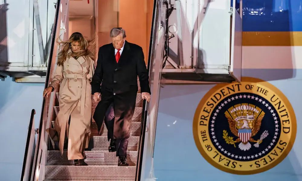 US President Donald Trump and first lady Melania Trump disembark Air Force One as they arrive for their state visit to Britain, at London Stansted Airport near London, Britain, September 16, 2025. Photo: Reuters
