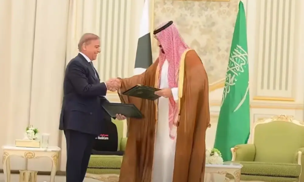 Prime Minister Shehbaz Sharif (left) shakes hands with Saudi Crown Prince and Prime Minister Mohammad Bin Salman after signing the Strategic Mutual Defence Agreement (SMDA) in Riyadh, Saudi Arabia, on September 17, 2025. Photo: Screengrab/Facebook/@GovtofPakistan Prime Minister Shehbaz Sharif (left) shakes hands with Saudi Crown Prince and Prime Minister Mohammad Bin Salman after signing the Strategic Mutual Defence Agreement (SMDA) in Riyadh, Saudi Arabia, on September 17, 2025. Photo: Screengrab/Facebook/@GovtofPakistan