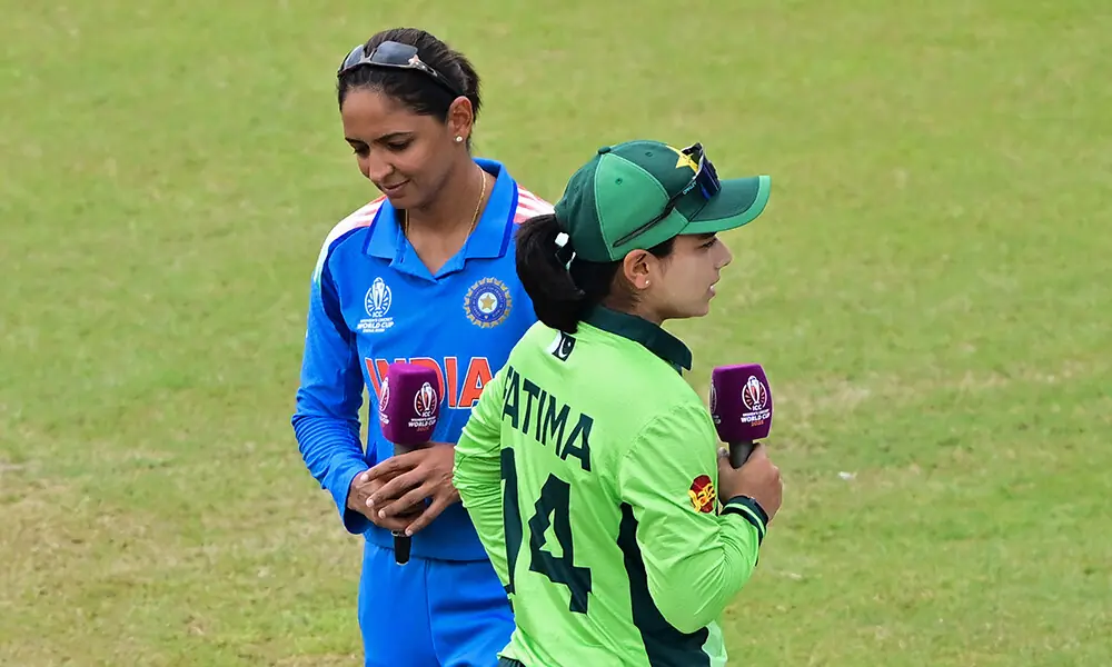 India&rsquo;s captain Harmanpreet Kaur and her Pakistani counterpart Fatima Sana walk past after the toss ahead of the ICC Women&rsquo;s Cricket World Cup 2025 one-day international (ODI) match between India and Pakistan at the R. Premadasa International Cricket Stadium in Colombo on October 5, 2025. Photo: AFP