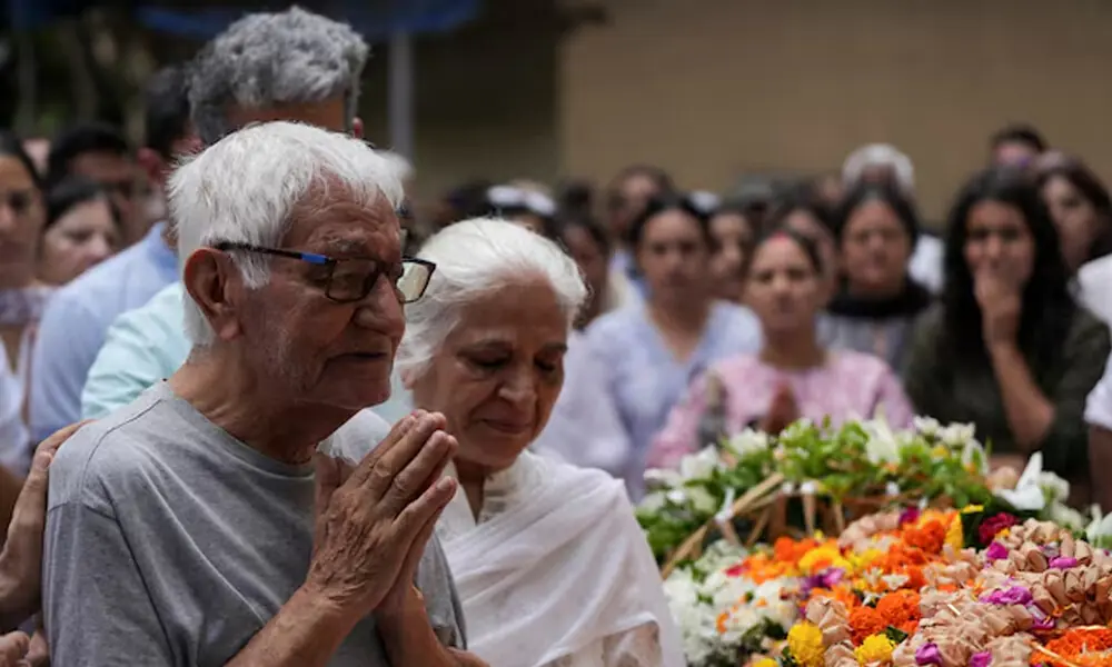 Father of Sumeet Sabharwal, a pilot who died when an Air India Boeing 787-8 Dreamliner aircraft crashed during take-off from an airport, offers prayers as he stands next to the body of his son in Mumbai, India, June 17, 2025. REUTERS