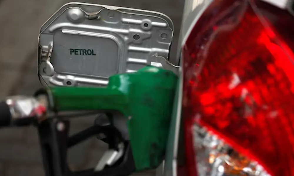 A nozzle pumps petrol into a vehicle at a fuel station in Mumbai, India, May 21, 2018. REUTERS