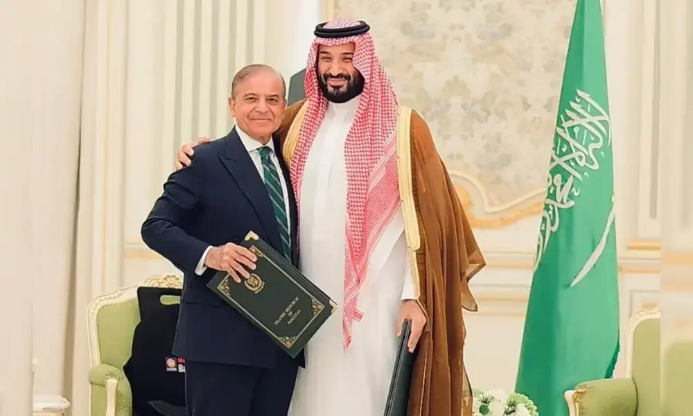 Saudi Crown Prince and Prime Minister Mohammed bin Salman (right) and Prime Minister Shehbaz Sharif embrace each other during a meeting in RIyadh, Saudi Arabia, on September 17, 2025. Photo: PMO