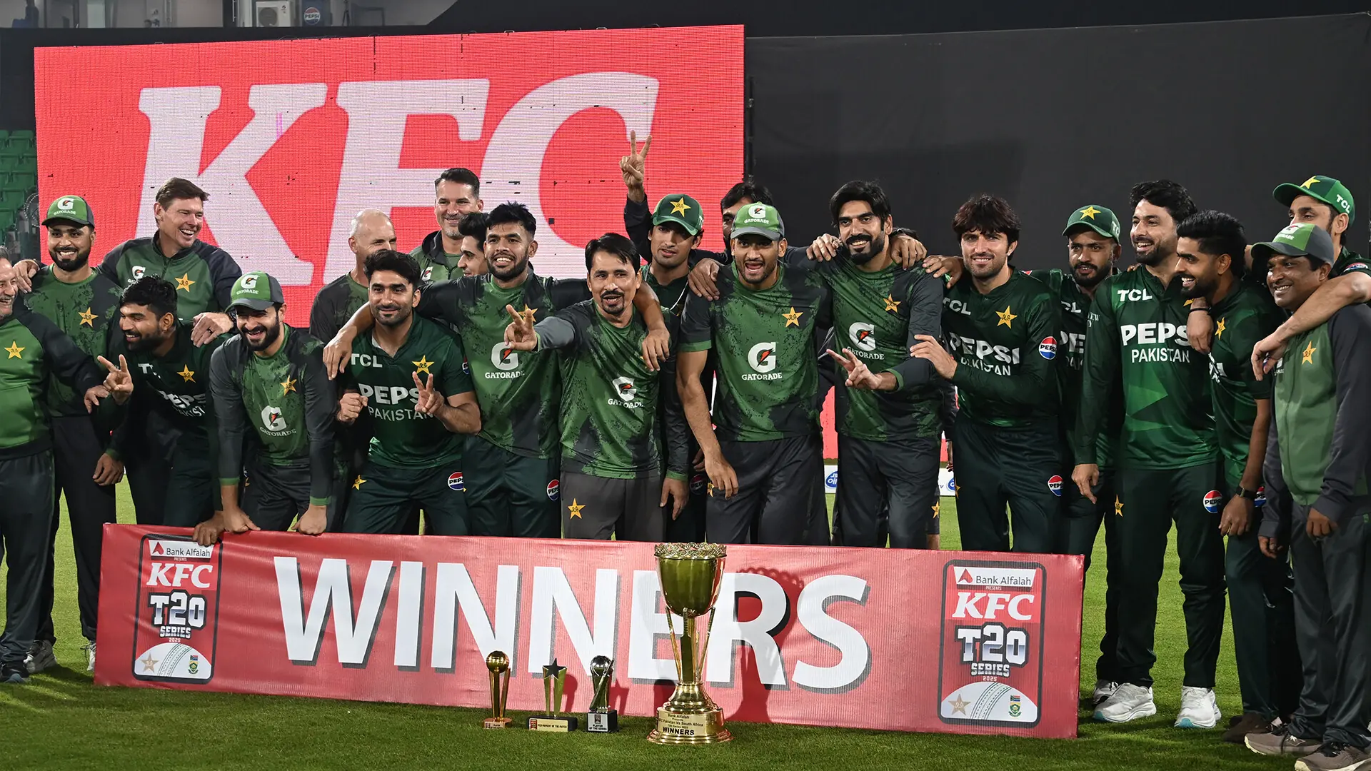 Pakistan&rsquo;s cricketers pose with the winning trophy at the end of third and final Twenty20 international cricket match between Pakistan and South Africa at the Gaddafi Stadium in Lahore on November 1, 2025. Photo: AFP