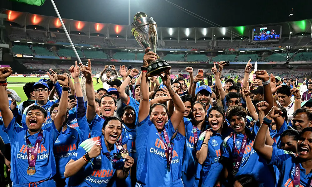 India&rsquo;s players celebrate with the trophy after winning the ICC Women&rsquo;s Cricket World Cup 2025 one-day international (ODI) final match between India and South Africa at the DY Patil Stadium in Navi Mumbai on November 3, 2025. Photo: AFP