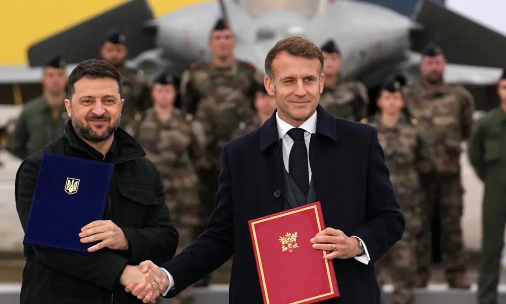 France&rsquo;s President Emmanuel Macron (R) and Ukraine&rsquo;s President Volodymyr Zelensky (L) shake hands after signing an agreement at the Villacoublay air base, in Velizy-Villacoublay, near Paris on November 17, 2025.