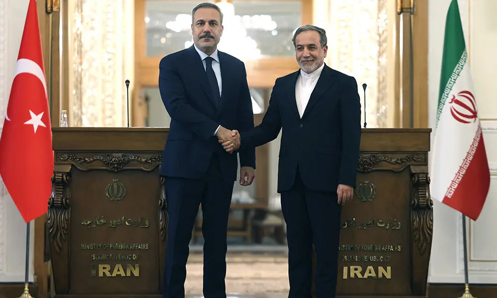 Iran&rsquo;s Foreign Minister Abbas Araghchi (R) shakes hands with Turkiye &rsquo;s Foreign Minister Hakan Fidan during press conference in Tehran on November 30, 2025. Photo: AFP