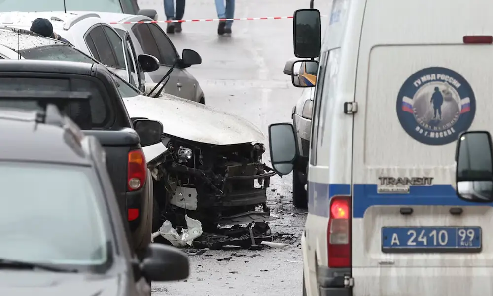 An investigator works at the scene where Lieutenant General Fanil Sarvarov, head of the Russian General Staff&rsquo;s army operational training directorate, was killed in a car bomb in Moscow, Russia, December 22, 2025. Photo: Reuters