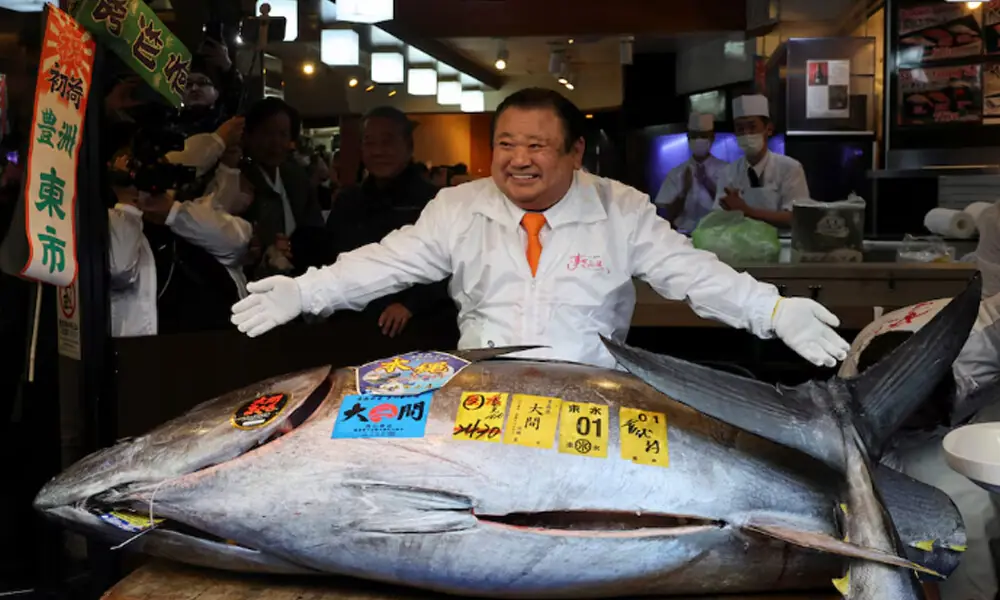 Kiyomura Co.&lsquo;s President Kiyoshi Kimura, who runs a chain of sushi restaurants Sushi Zanmai, poses with a 243-kilogram bluefin tuna auctioned for a record 510 million yen ($3.24 million) at the first auction of 2026 at Tokyo&rsquo;s Toyosu fish market, at his sushi restaurant in Tokyo, Japan. Reuters