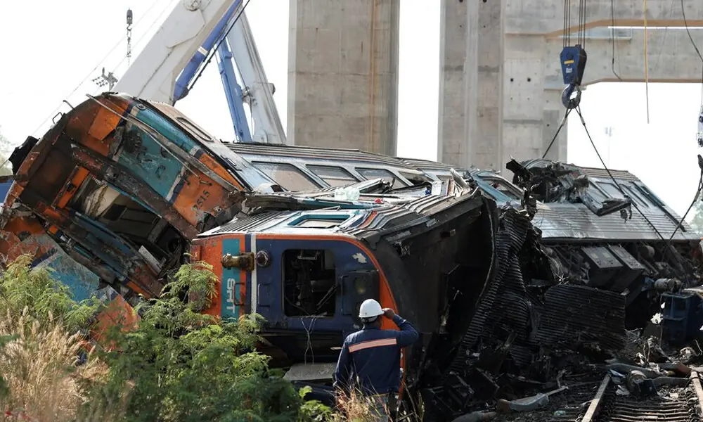 Crane collapse derails train in Thailand, killing 22: police - World -  Business Recorder