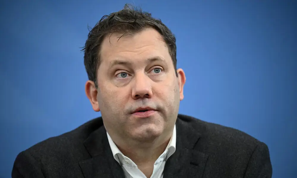 German Finance Minister and co-leader of the Social Democratic Party (SPD) Lars Klingbeil attends a press conference in Berlin, Germany December 11, 2025. Photo: Reuters