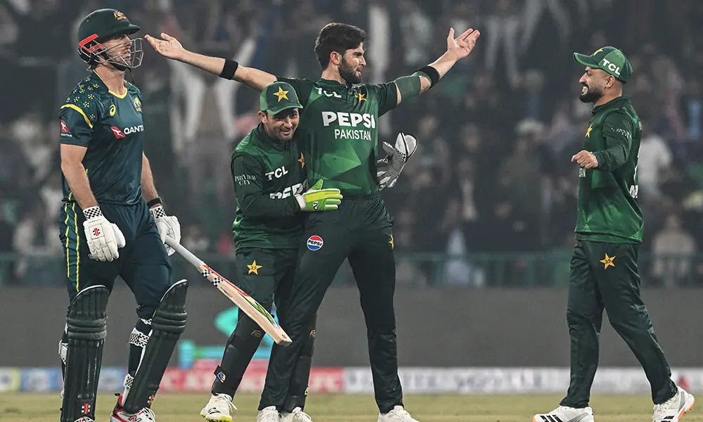 Pakistan&rsquo;s Shaheen Shah Afridi (2R) celebrates with teammates after taking the wicket of Australia&rsquo;s captain Mitchell Marsh (L) during the third Twenty20 international cricket match between Pakistan and Australia at the Gaddafi Stadium in Lahore on February 1, 2026. Photo: AFP