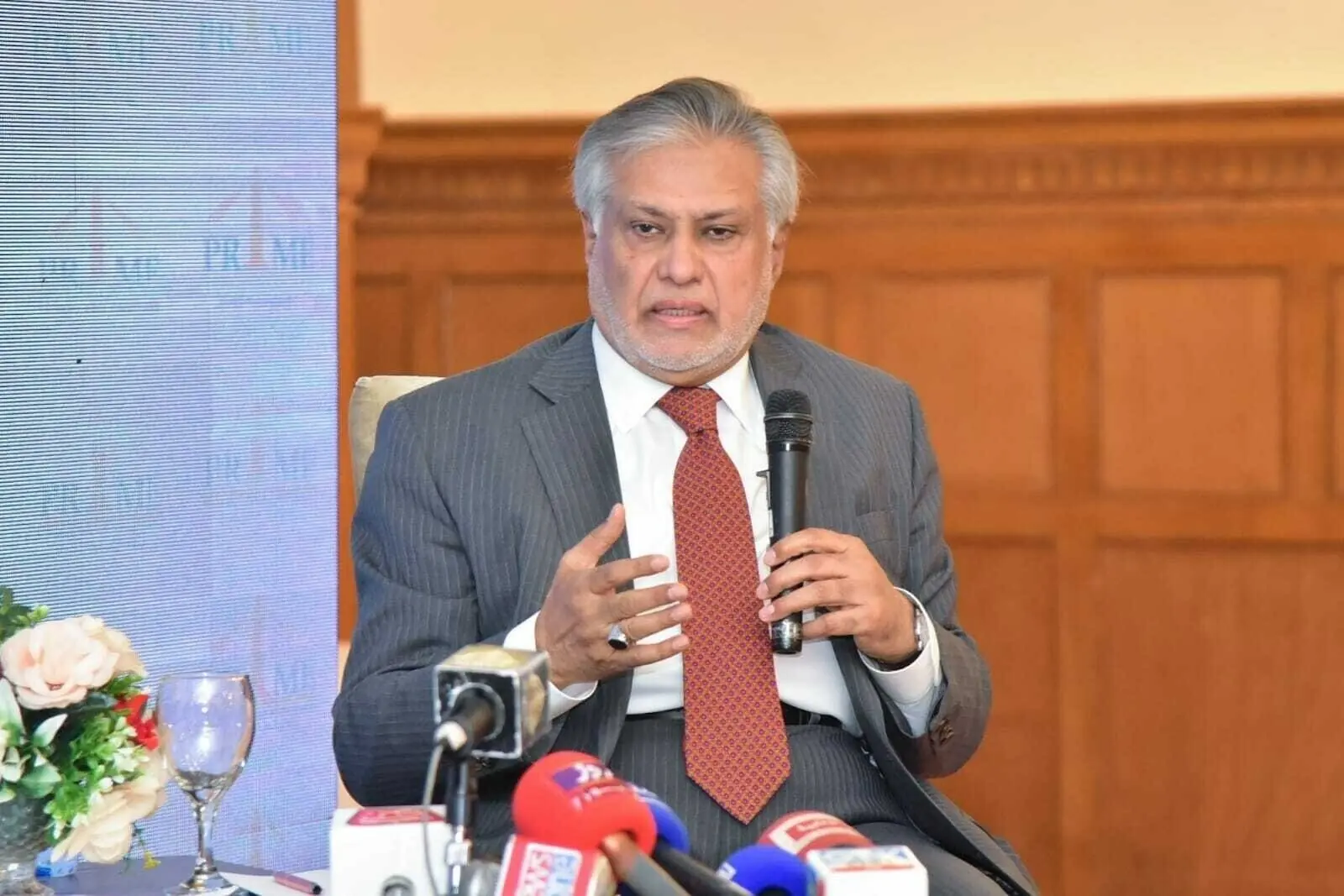 Dar signs ‘UNODC Country Programme for Pakistan’ - Pakistan - Business ...