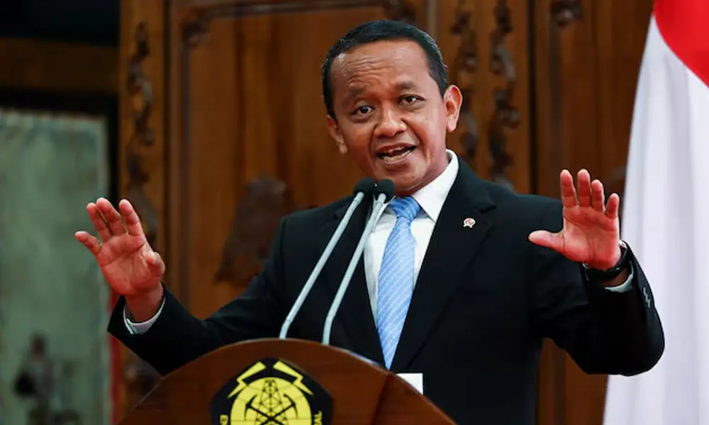 Indonesia&rsquo;s energy minister Bahlil Lahadalia gestures while delivering his speech during a signing ceremony for a Memorandum of Understanding (MoU) concerning renewable and clean energy and energy conservation, in Jakarta, Indonesia April 21, 2025. File Photo: Reuters
