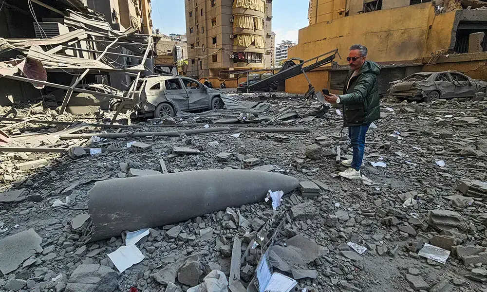 People inspect a site of an Israeli airstrike in the southern suburbs of Beirut on March 3, 2026. Photo: AFP
