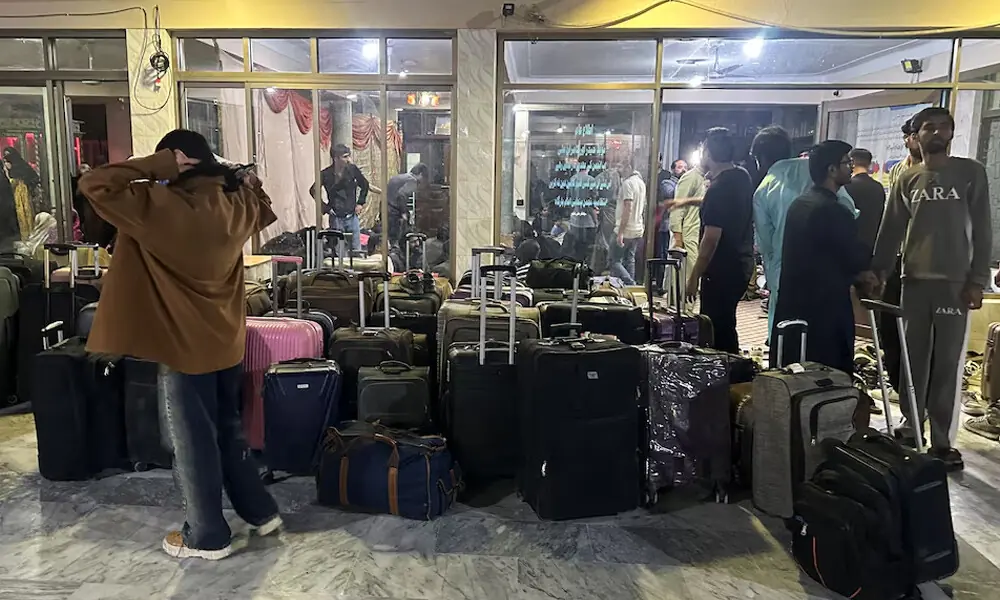 Pakistani students stand next to their luggage after their reutrn from Iran, amid the US-Israeli conflict with Iran, in Quetta on March 4, 2026. Photo: Reuters