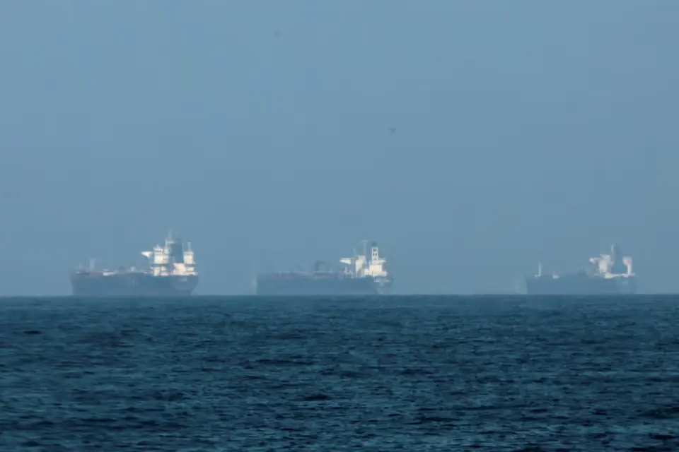 Tankers are seen off the coast of the Fujairah, as Iran vows to fire on ships transiting the Strait of Hormuz, amid the U.S.-Israel conflict with Iran, in Fujairah, United Arab Emirates, March 3, 2026. - Photo: REUTERS