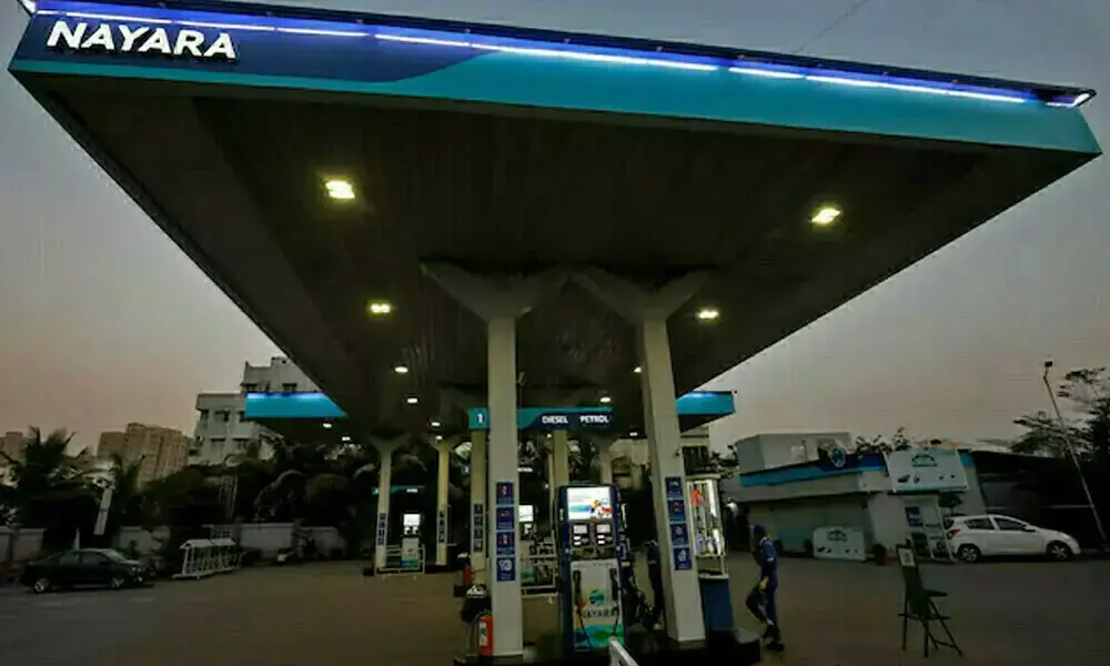A worker stands at a fuel station of Nayara Energy on the outskirts of Ahmedabad, India, November 16, 2022. File Photo: Reuters