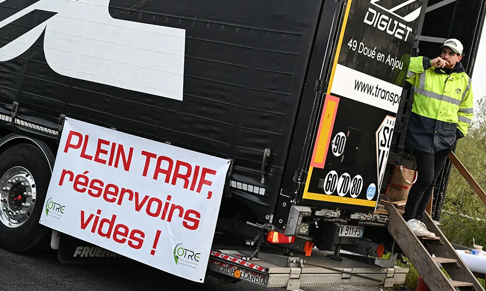 A banner reading &ldquo;Full price, empty tanks&rdquo; hangs on a truck as truck drivers take part in a slow-down operation on the ring road of Nantes to protest against rising fuel prices and call on the government for more assistance in Nantes, western France, on March 31, 2026. Photo: AFP