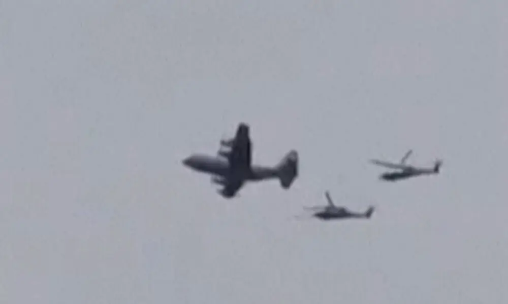 This video grab taken on April 3, 2026, from UGC images posted on social media on April 3, 2026 show a US aircraft, followed by two helicopters, flying over the town of Zaras in the southern Iran&rsquo;s Khuzestan province. Photo: AFP