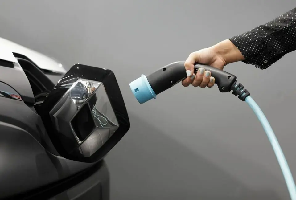 PM directs fast-tracking of EV adoption across Pakistan