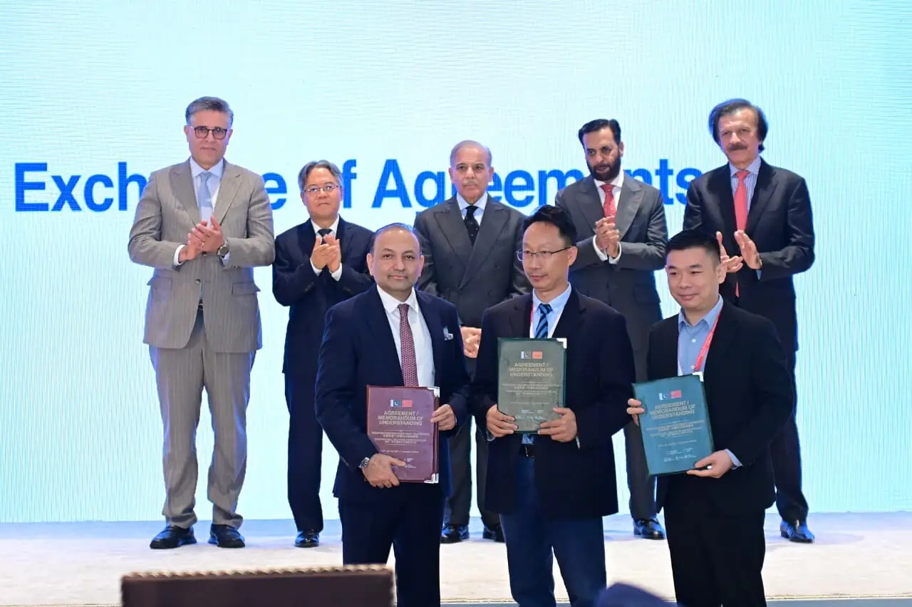 ISLAMABAD: Prime Minister Muhammad Shehbaz Sharif witnesses the signing and exchange of agreements between Chinese and Pakistani pharmaceutical companies at the Pak China Pharmaceutical B2B Conference on 17 July 2026. - Photo: PMO