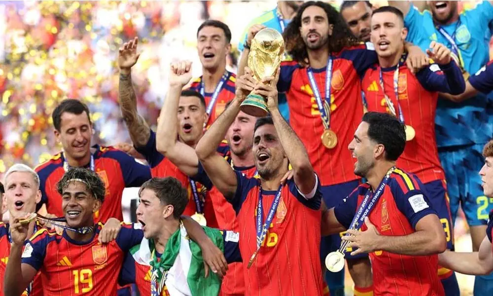 Spain are world champions again! La Roja lift the 2026 FIFA World Cup trophy. Photo: AFP Spain are world champions again! La Roja lift the 2026 FIFA World Cup trophy. Photo: AFP
