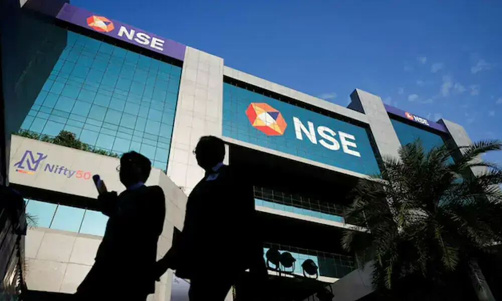 People walk outside the National Stock Exchange (NSE) in Mumbai, India, October 22, 2024. Photo: Reuters