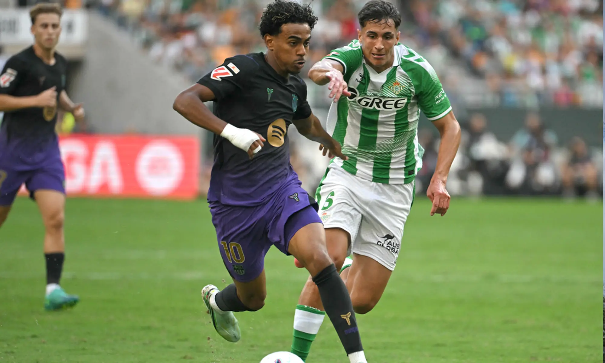Barcelona's Spanish forward #10 Lamine Yamal fights for the ball with Real Betis' Uruguayan midfielder #06 Facundo Bernal during the Spanish league football match between Real Betis and FC Barcelona at La Cartuja stadium in Seville on October 17, 2026.Photo: AFP Barcelona's Spanish forward #10 Lamine Yamal fights for the ball with Real Betis' Uruguayan midfielder #06 Facundo Bernal during the Spanish league football match between Real Betis and FC Barcelona at La Cartuja stadium in Seville on October 17, 2026.Photo: AFP