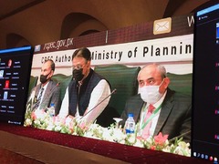 Despite challenges, CPEC projects meeting deadlines: Asad Umar