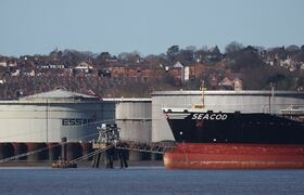 UK dockers refuse Russian oil, accuse sanction loophole