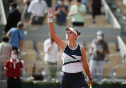 Krejcikova back in business with victory over Swiatek
