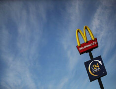 McDonald&rsquo;s beats sales, profit estimates on boost from pricier menu