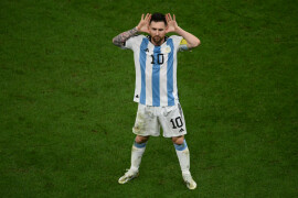Argentina and Messi in World Cup showdown with Modric&rsquo;s Croatia