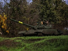 US to approve Ukraine aid including arms after Zelenskiy visit