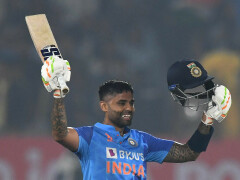Yadav makes batting easier for India team mates, says Pandya