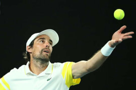 Chardy drops the ball and fumes at chair umpire during defeat