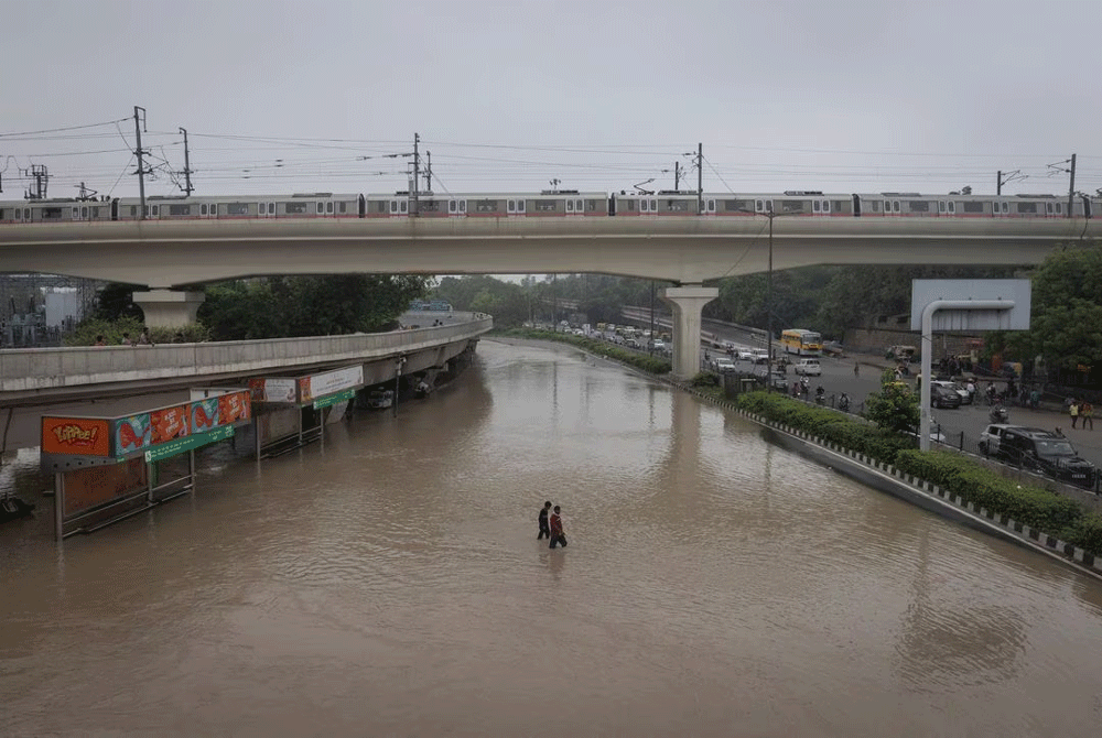 Indian capital faces drinking-water shortage as pumps flooded