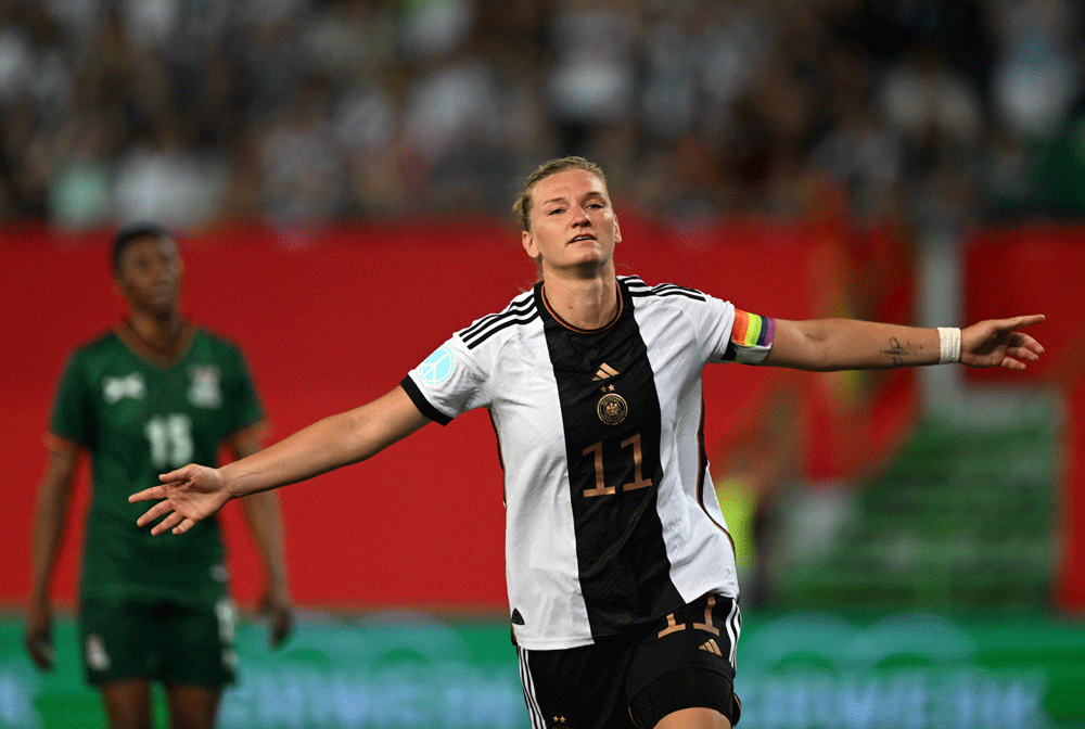 Germany great Popp chases World Cup glory to cap remarkable career