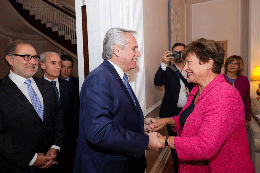 IMF expects deal with Argentina in days, peso to weaken